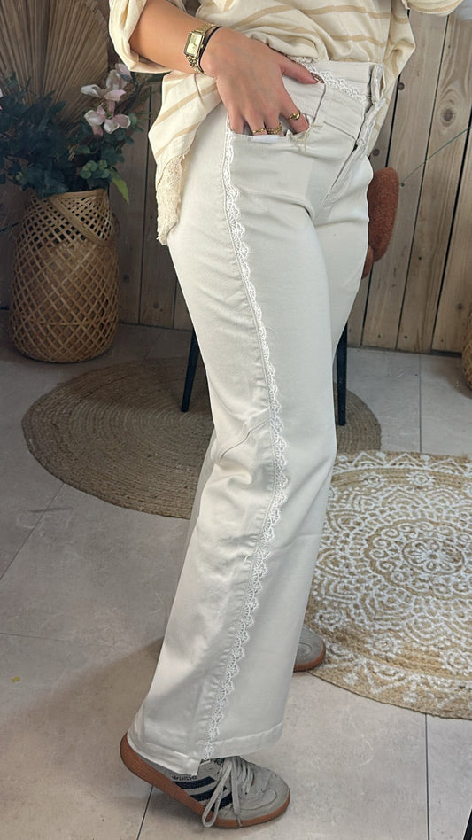 Jean écru et dentelle