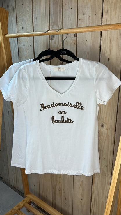 T-shirt " Mademoiselle en basket"