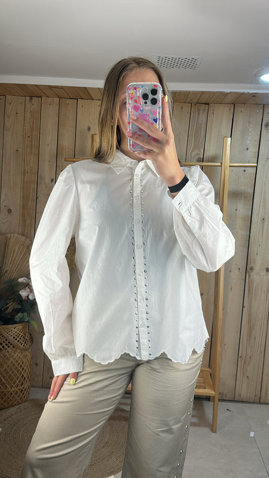 Chemise à clous