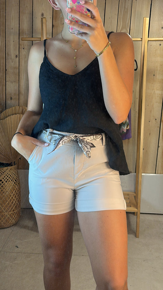 Short écru ceinturé