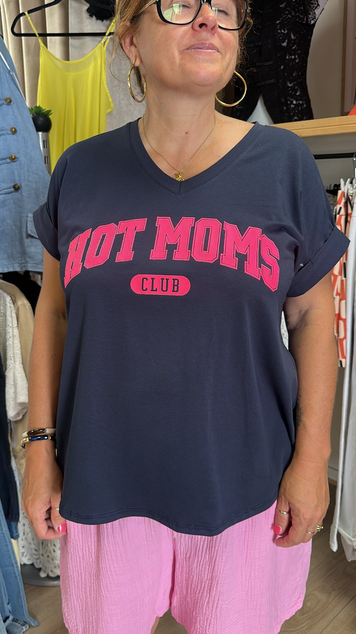 T shirt " HOT MOM CLUB "
