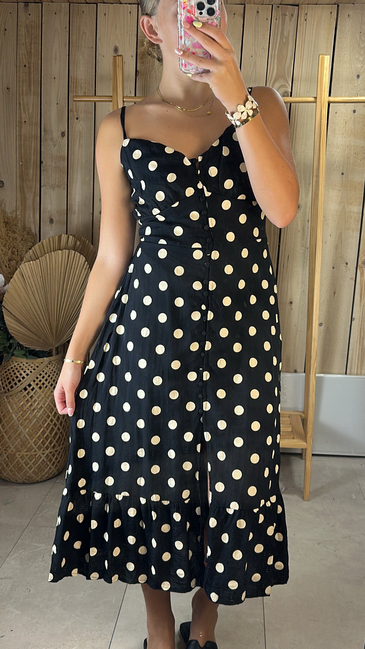Robe à pois noir